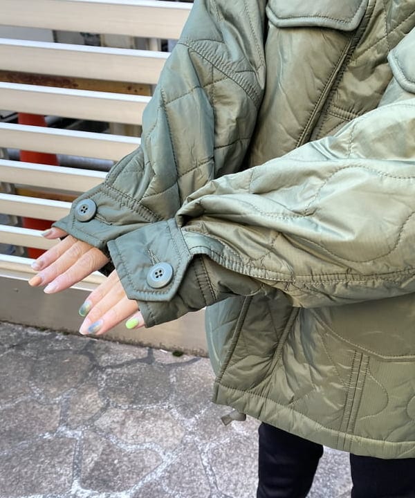 オカモト ミサキさんの「BEAMS WOMEN｜【別注】BUZZ RICKSON'S / シャンブレー ロングスリーブ シャツ」を使ったコーディネート