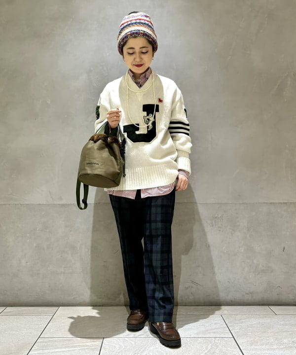 吉野 多恵さんの「BEAMS WOMEN｜BEAMS BOY / 樹脂 パール ロング ネックレス」を使ったコーディネート