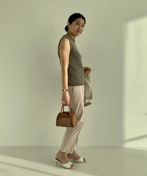 松元 晴佳さんの「BEAMS WOMEN｜AK+1 / ストレッチ パンツ」を使ったコーディネート