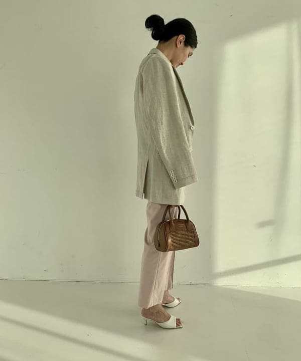 松元 晴佳さんの「BEAMS WOMEN｜AK+1 / ストレッチ パンツ」を使ったコーディネート