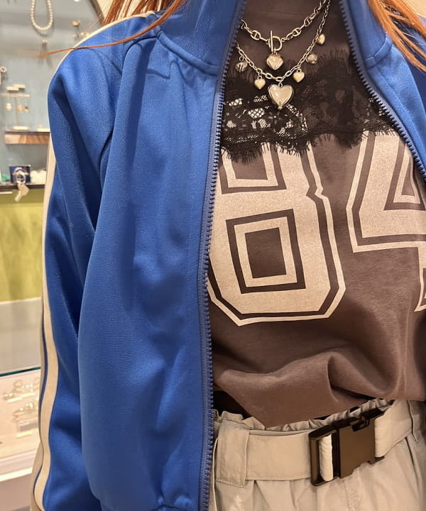 イトウミサキさんの「BEAMS WOMEN｜マリンチェーン マンテル ハート ネックレス」を使ったコーディネート