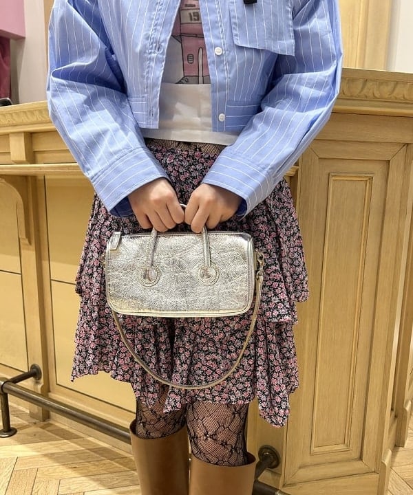 渡邊 舞さんの「BEAMS WOMEN｜I Hate Monday / flower lace ストッキング black」を使ったコーディネート