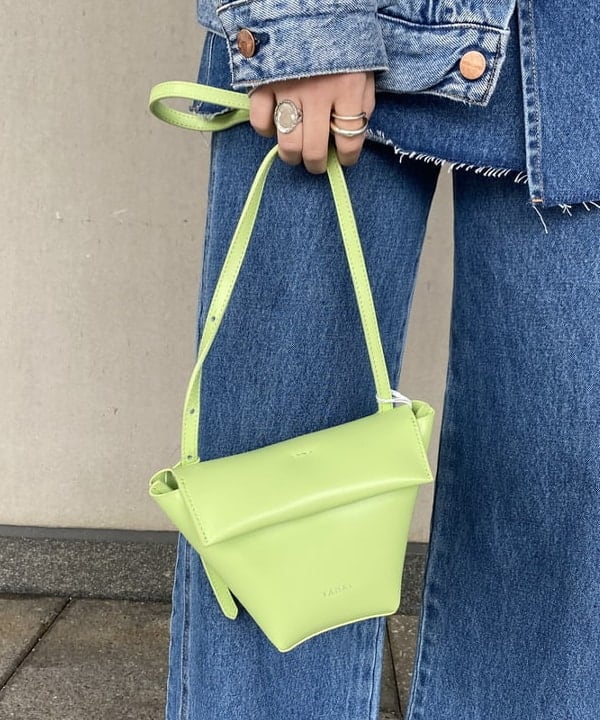 ayaさんの「BEAMS WOMEN｜YAHKI / YH-610 クロスボディバッグ」を使ったコーディネート