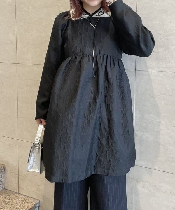 田中 里実さんの「BEAMS WOMEN｜Ray BEAMS / フクレ ジャカード スクエアネック ミニワンピース」を使ったコーディネート