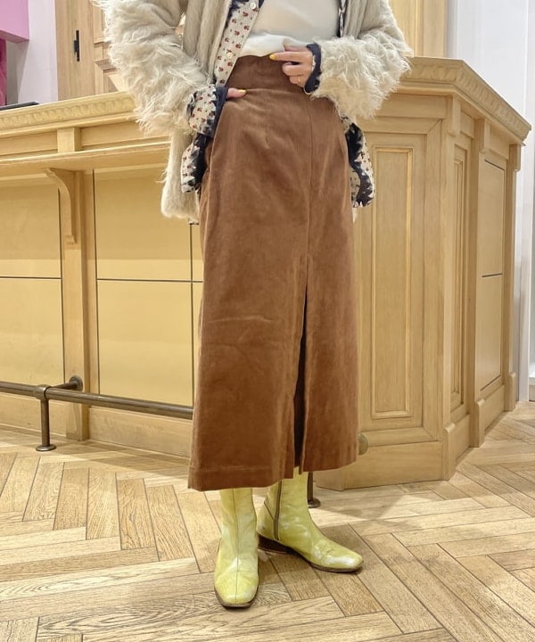 キホさんの「BEAMS WOMEN｜Ray BEAMS / コーデュロイ BOXタック スカート」を使ったコーディネート