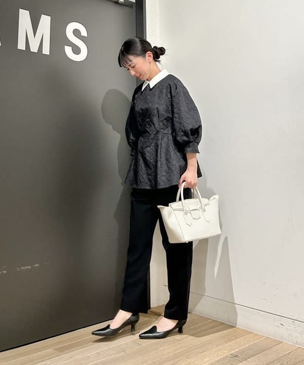 佐藤 美樹さんの「BEAMS WOMEN｜フクレ織りジャカード アタッチドカラー ブラウス＊」を使ったコーディネート