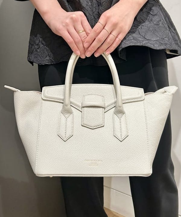 佐藤 美樹さんの「BEAMS WOMEN｜フクレ織りジャカード アタッチドカラー ブラウス＊」を使ったコーディネート