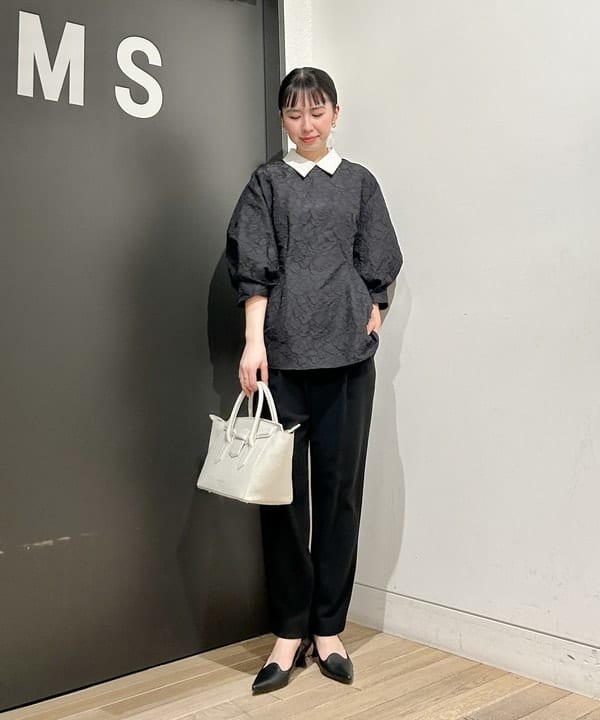 佐藤 美樹さんの「BEAMS WOMEN｜フクレ織りジャカード アタッチドカラー ブラウス＊」を使ったコーディネート