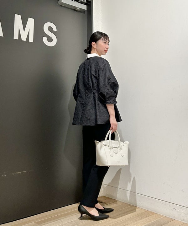佐藤 美樹さんの「BEAMS WOMEN｜フクレ織りジャカード アタッチドカラー ブラウス＊」を使ったコーディネート