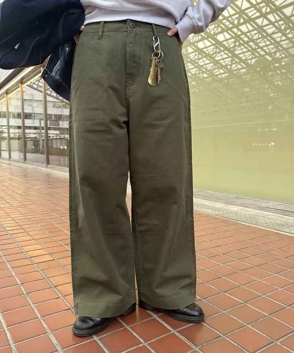 なるみさんの「1940'sディテール ワイドチノパンツ」を使ったコーディネート