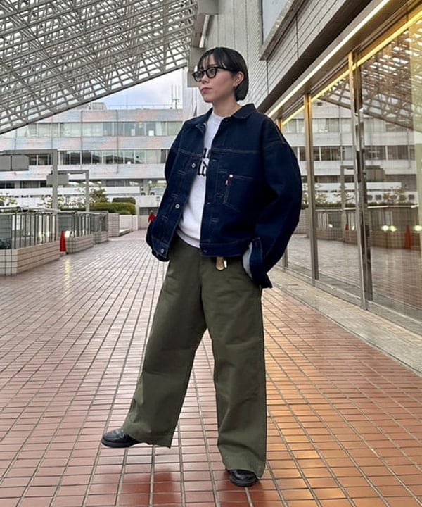 なるみさんの「1940'sディテール ワイドチノパンツ」を使ったコーディネート