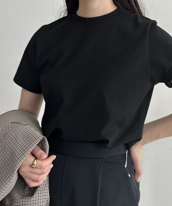大浦 栞さんの「BEAMS WOMEN｜AK+1 / ベーシック Tシャツ」を使ったコーディネート