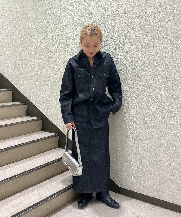 内山 瑛美さんの「エディター坪田あさみ × woadblue × Demi-Luxe BEAMS / 別注 デニム Iラインスカート」を使ったコーディネート