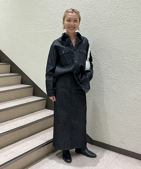 内山 瑛美さんの「エディター坪田あさみ × woadblue × Demi-Luxe BEAMS / 別注 デニム Iラインスカート」を使ったコーディネート