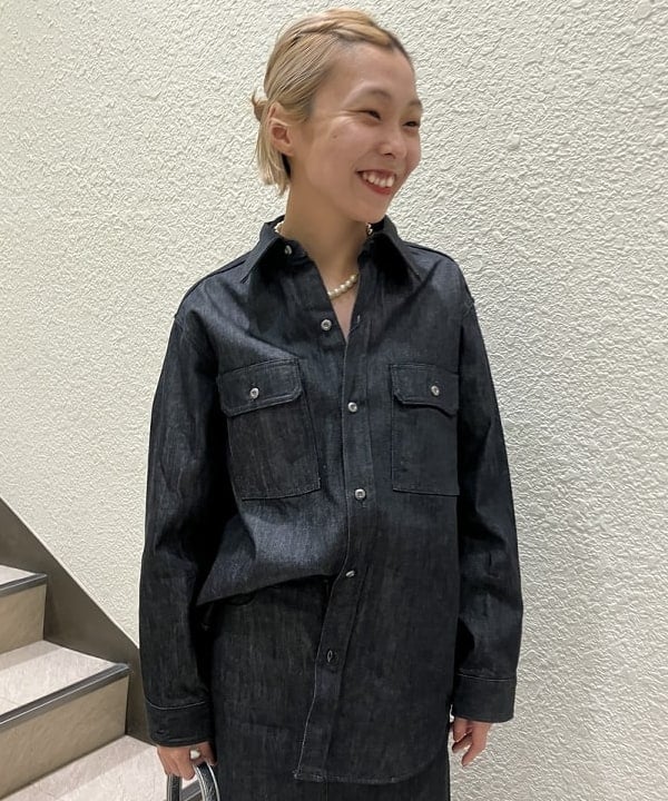 内山 瑛美さんの「エディター坪田あさみ × woadblue × Demi-Luxe BEAMS / 別注 デニム Iラインスカート」を使ったコーディネート