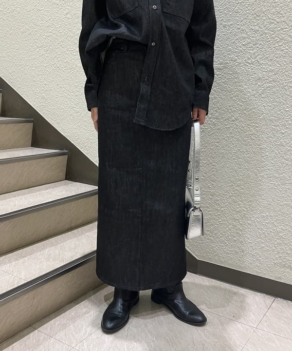 内山 瑛美さんの「エディター坪田あさみ × woadblue × Demi-Luxe BEAMS / 別注 デニム Iラインスカート」を使ったコーディネート