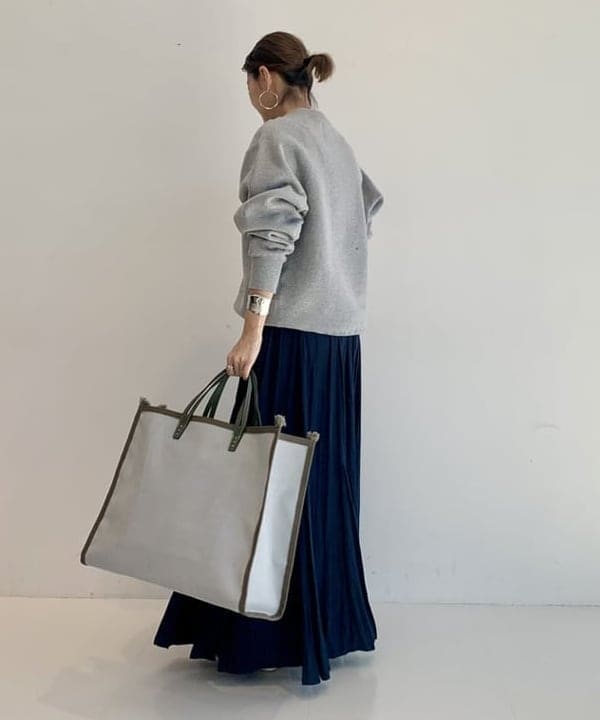 桑原 ふみさんの「BEAMS WOMEN｜AK+1 / アンブレラ スカート」を使ったコーディネート