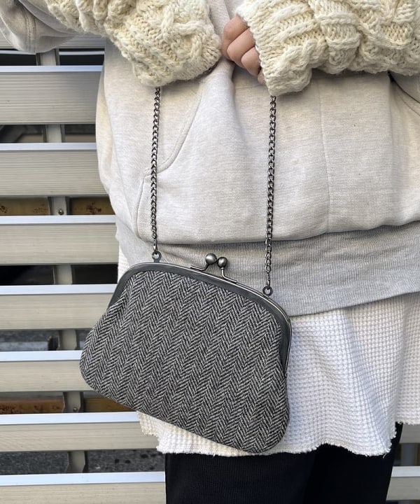 ミナミマリコさんの「BEAMS WOMEN｜BEAMS BOY / がま口 ビッグ ポーチ」を使ったコーディネート