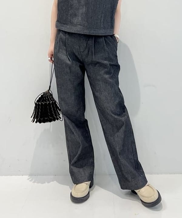 大川 美咲さんの「BEAMS WOMEN｜エディター坪田あさみ × woadblue × Demi-Luxe BEAMS / 別注 2タック デニムパンツ」を使ったコーディネート