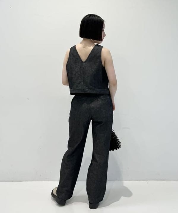 大川 美咲さんの「BEAMS WOMEN｜エディター坪田あさみ × woadblue × Demi-Luxe BEAMS / 別注 2タック デニムパンツ」を使ったコーディネート