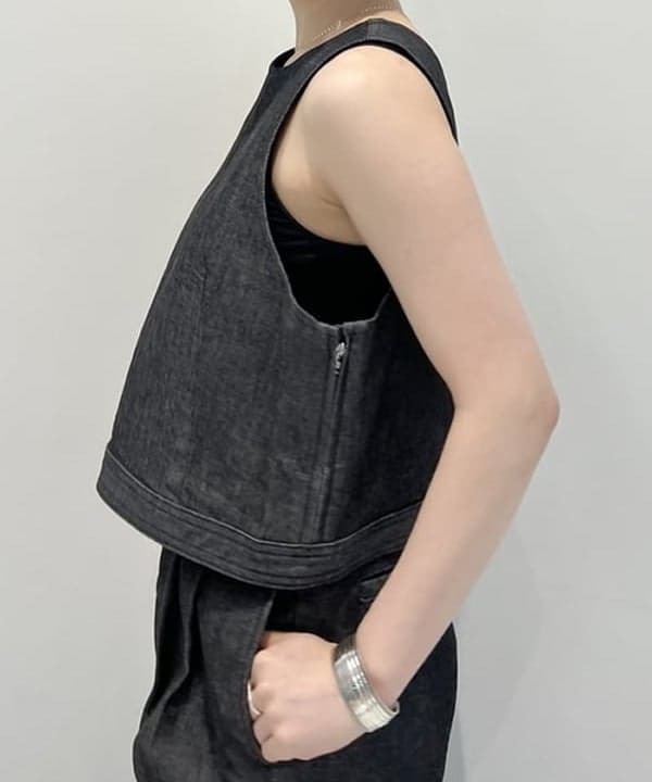 大川 美咲さんの「BEAMS WOMEN｜エディター坪田あさみ × woadblue × Demi-Luxe BEAMS / 別注 2タック デニムパンツ」を使ったコーディネート