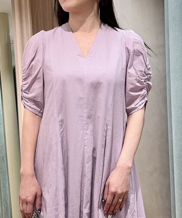 関 桂子さんの「BEAMS WOMEN｜GIANNI CHIARINI / CAMILLA メタリック レザートートバッグ」を使ったコーディネート