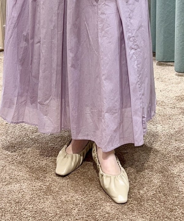 関 桂子さんの「BEAMS WOMEN｜GIANNI CHIARINI / CAMILLA メタリック レザートートバッグ」を使ったコーディネート