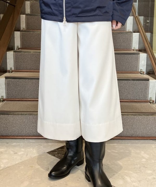 蒲原 捺美さんの「BEAMS WOMEN｜Demi-Luxe BEAMS / ワイド キュロットパンツ」を使ったコーディネート