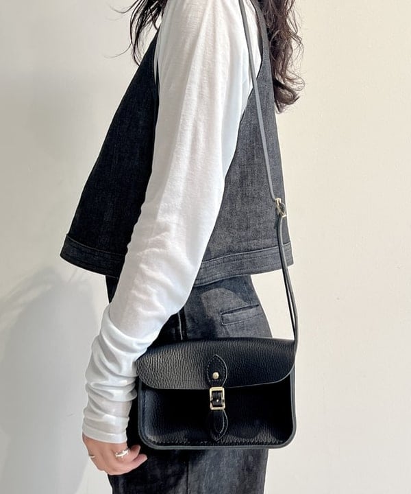 中丸　栞さんの「BEAMS WOMEN｜エディター坪田あさみ × woadblue × Demi-Luxe BEAMS / 別注 2タック デニムパンツ」を使ったコーディネート