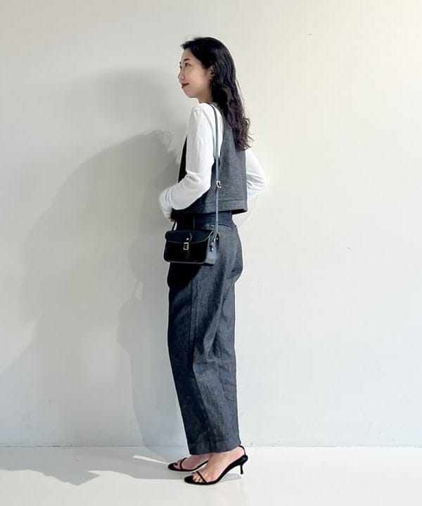 中丸　栞さんの「BEAMS WOMEN｜エディター坪田あさみ × woadblue × Demi-Luxe BEAMS / 別注 2タック デニムパンツ」を使ったコーディネート