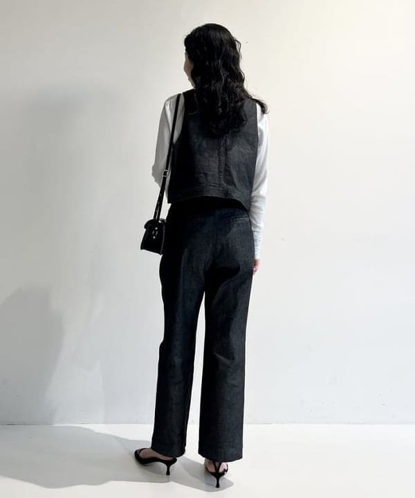 中丸　栞さんの「BEAMS WOMEN｜エディター坪田あさみ × woadblue × Demi-Luxe BEAMS / 別注 2タック デニムパンツ」を使ったコーディネート