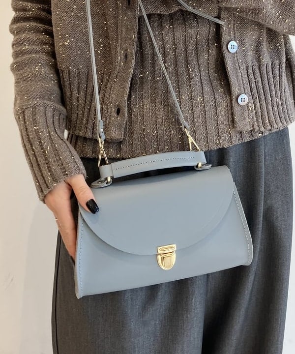 SAKAIさんの「BEAMS WOMEN｜PASCUCCI / レザー グルカサンダル」を使ったコーディネート