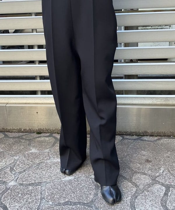 中川　ゆららさんの「BEAMS WOMEN｜GIANNI CHIARINI / CAMILLA メタリック レザートートバッグ」を使ったコーディネート