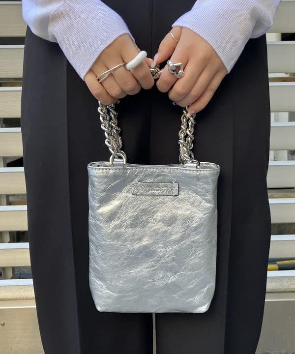 中川　ゆららさんの「BEAMS WOMEN｜GIANNI CHIARINI / CAMILLA メタリック レザートートバッグ」を使ったコーディネート