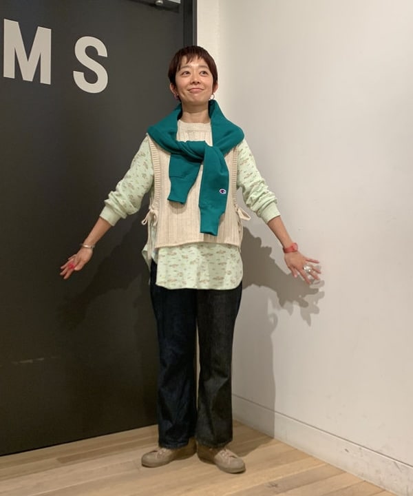 矢野(青木)優香さんの「BEAMS WOMEN｜Lee × maturely / 別注 Indigo & Black Denim Flare Pants」を使ったコーディネート