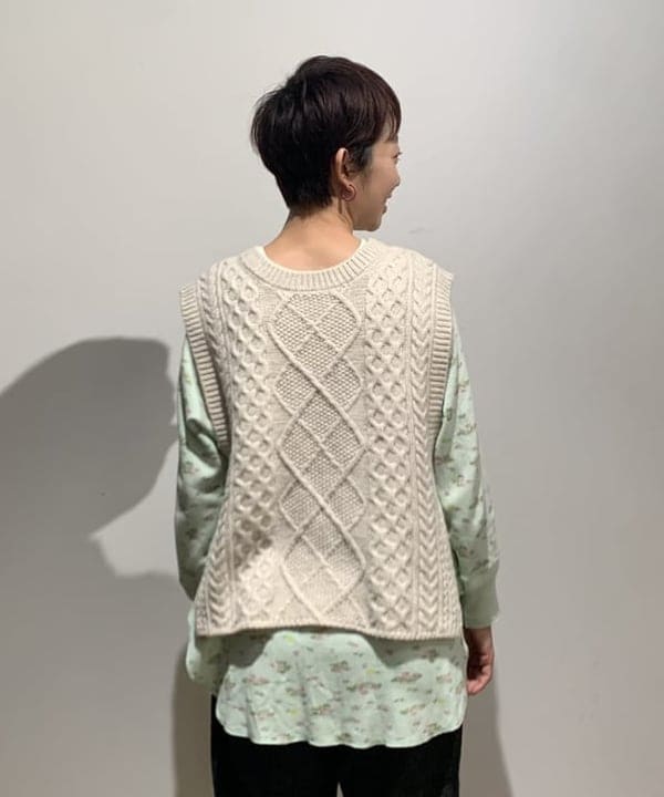 矢野(青木)優香さんの「BEAMS WOMEN｜Lee × maturely / 別注 Indigo & Black Denim Flare Pants」を使ったコーディネート