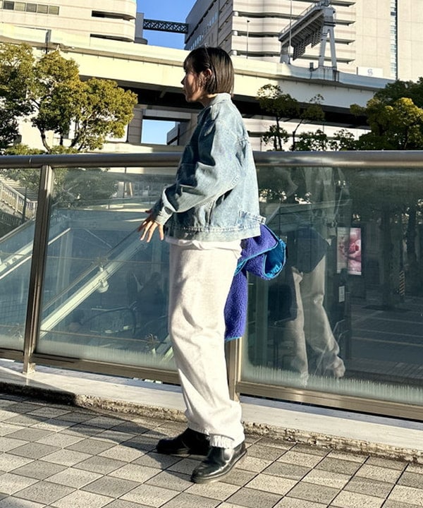 なるみさんの「BEAMS / テーパード スウェット パンツ」を使ったコーディネート