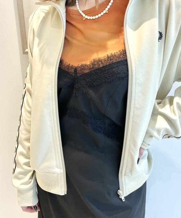 田中 里実さんの「BEAMS WOMEN｜Ray BEAMS / レース トリム キャミ ワンピース」を使ったコーディネート