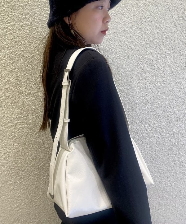 谷坊 ひかるさんの「リンクル バッグ」を使ったコーディネート