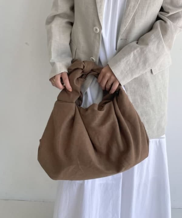 Ranさんの「BEAMS WOMEN｜PAPYRUS / リネン Candy Wrapper ハンドバッグ L」を使ったコーディネート