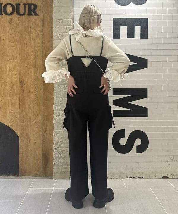 Nagumo Yukiさんの「BEAMS WOMEN｜Ray BEAMS / カーゴ ポケット サロペット」を使ったコーディネート