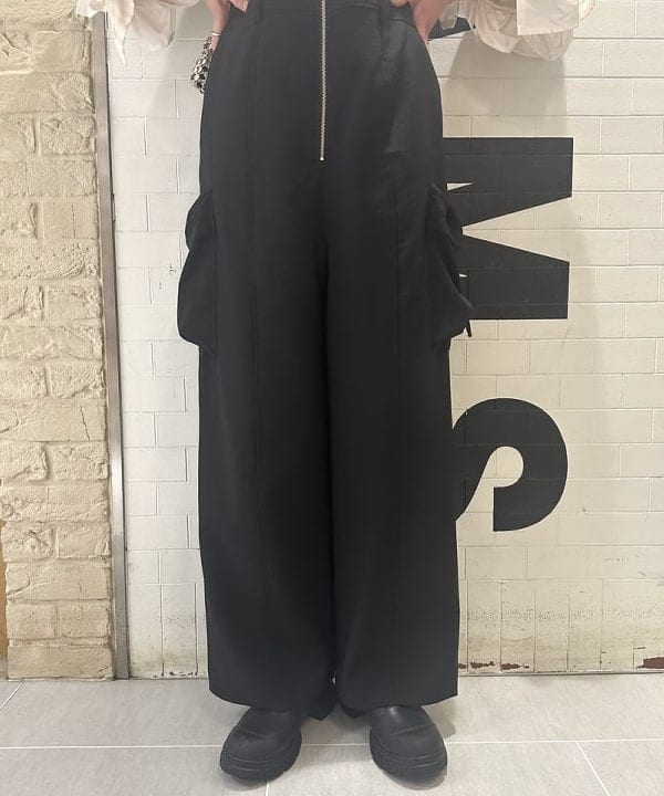 Nagumo Yukiさんの「BEAMS WOMEN｜Ray BEAMS / カーゴ ポケット サロペット」を使ったコーディネート