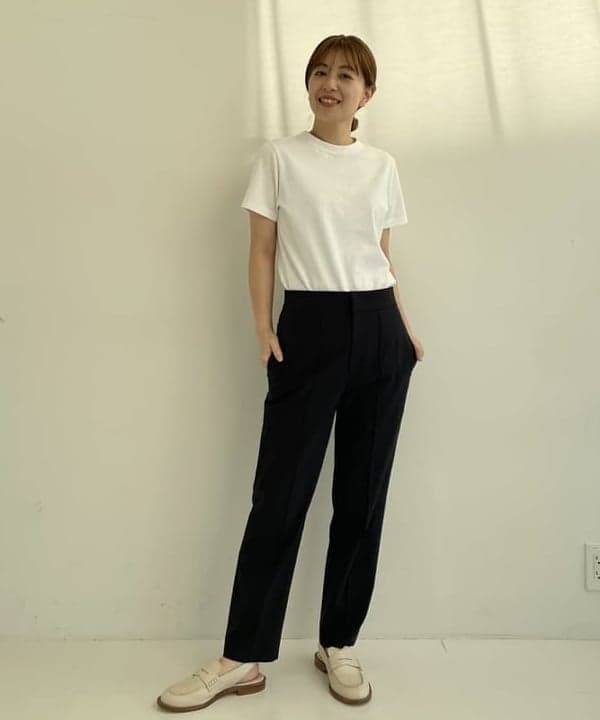 住吉　明佳さんの「BEAMS WOMEN｜AK+1 / ストレッチ パンツ」を使ったコーディネート