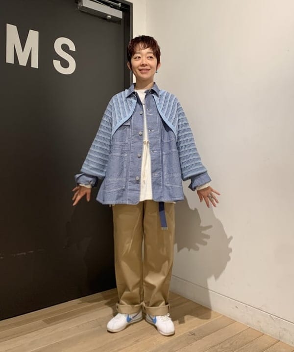 矢野(青木)優香さんの「BEAMS WOMEN｜BUZZ RICKSON'S × BEAMS BOY / チノパンツ」を使ったコーディネート