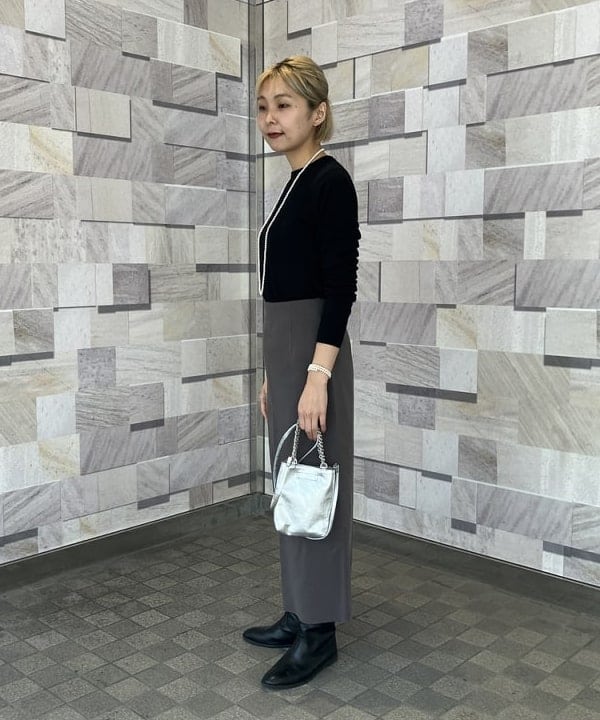 内山 瑛美さんの「シンプル タイト ニットスカート .M.」を使ったコーディネート