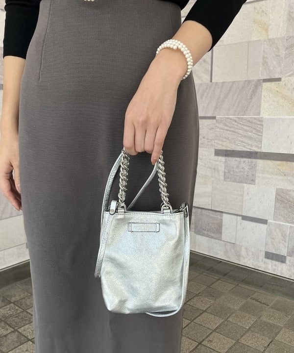 内山 瑛美さんの「シンプル タイト ニットスカート .M.」を使ったコーディネート