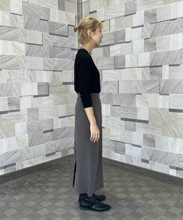 内山 瑛美さんの「シンプル タイト ニットスカート .M.」を使ったコーディネート