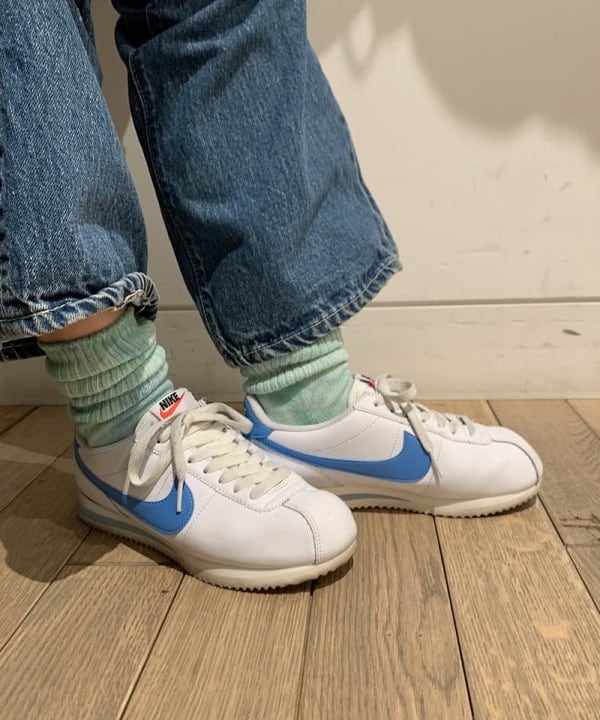 矢野(青木)優香さんの「BEAMS WOMEN｜LACOSTE for BEAMS BOY / 別注 Vネック カーディガン」を使ったコーディネート