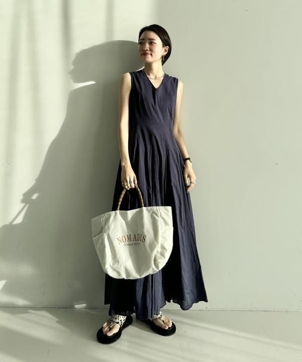 SANOさんの「BEAMS WOMEN｜【別注】MARIHA / 彗星 ソリッド ワンピース」を使ったコーディネート