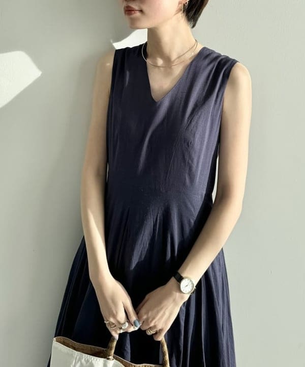 SANOさんの「BEAMS WOMEN｜【別注】MARIHA / 彗星 ソリッド ワンピース」を使ったコーディネート